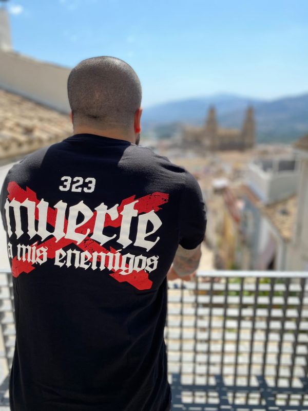 Camiseta MUERTE A MIS ENEMIGOS (NEGRA)